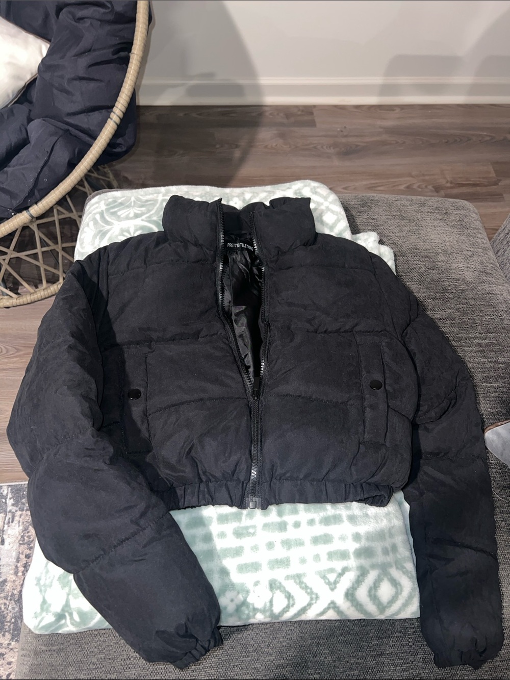 PrettyLittleThing Black Cropped Puffer Jacket